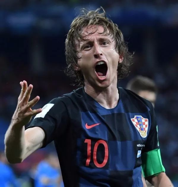 斯基拉：米兰计划激活莫德里奇续约条款，将合同延长至2027年